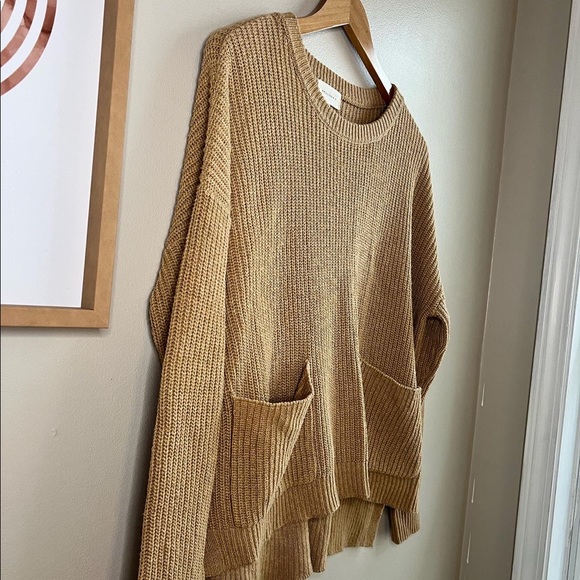 Beige Sweater with Pockets LARGE - Picture 2 of 3